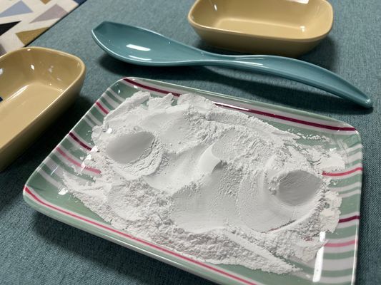 가루에 글레이즈를 바르는 하얀 멜라민 원료 식기류 멜라민