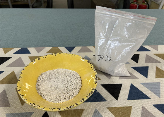 제품 백색 파우더를 닦기 위해 문양 붙임 원 종이에 가루에 글레이즈를 바르는 멜라민