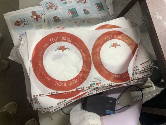 다양한 모양의 식탁용품에 맞춤형 멜라민 데칼 종이